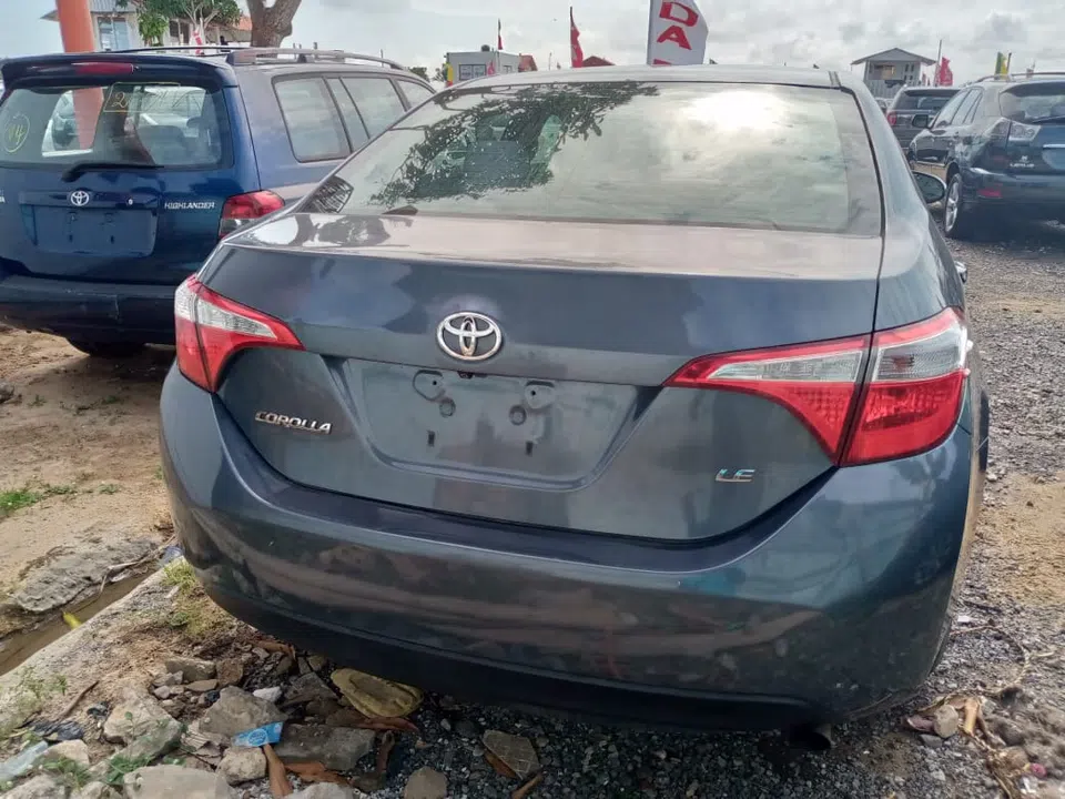 2014 Toyota Corolla — photo 2
