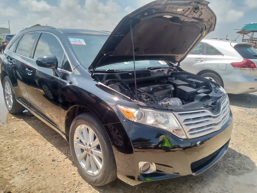 2011 Toyota Venza — photo 1