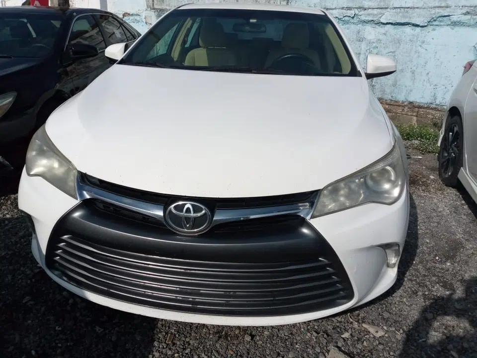 2017 Toyota Camry — photo 3