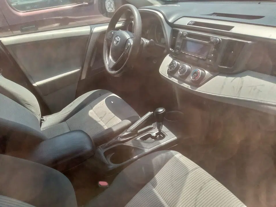 2013 Toyota Rav4 — photo 2