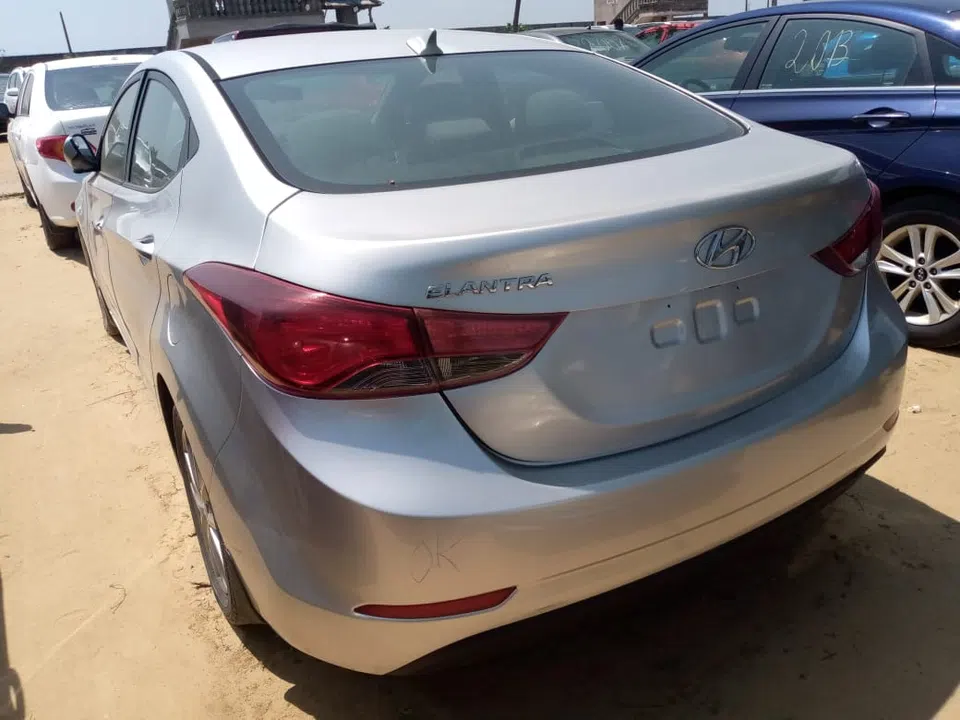 2015 Hyundai Elantra — photo 3