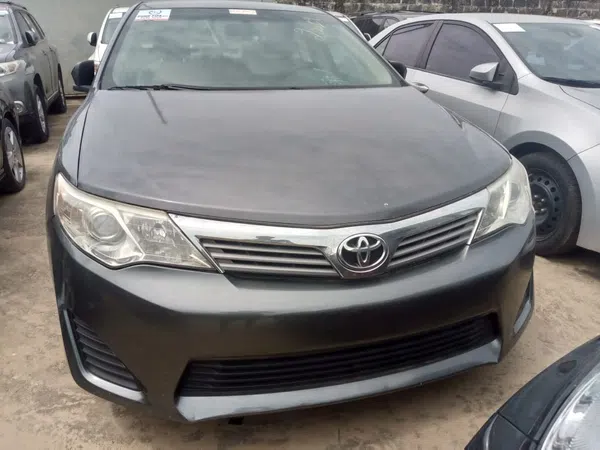 2012 Toyota Camry photos, price and features