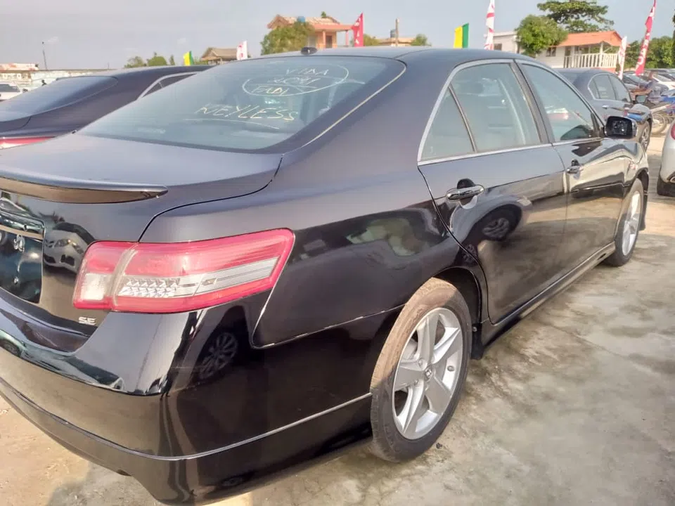 2011 Toyota Camry se — photo 3
