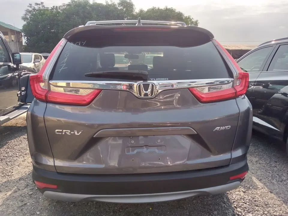 2017 Honda Crv — photo 2