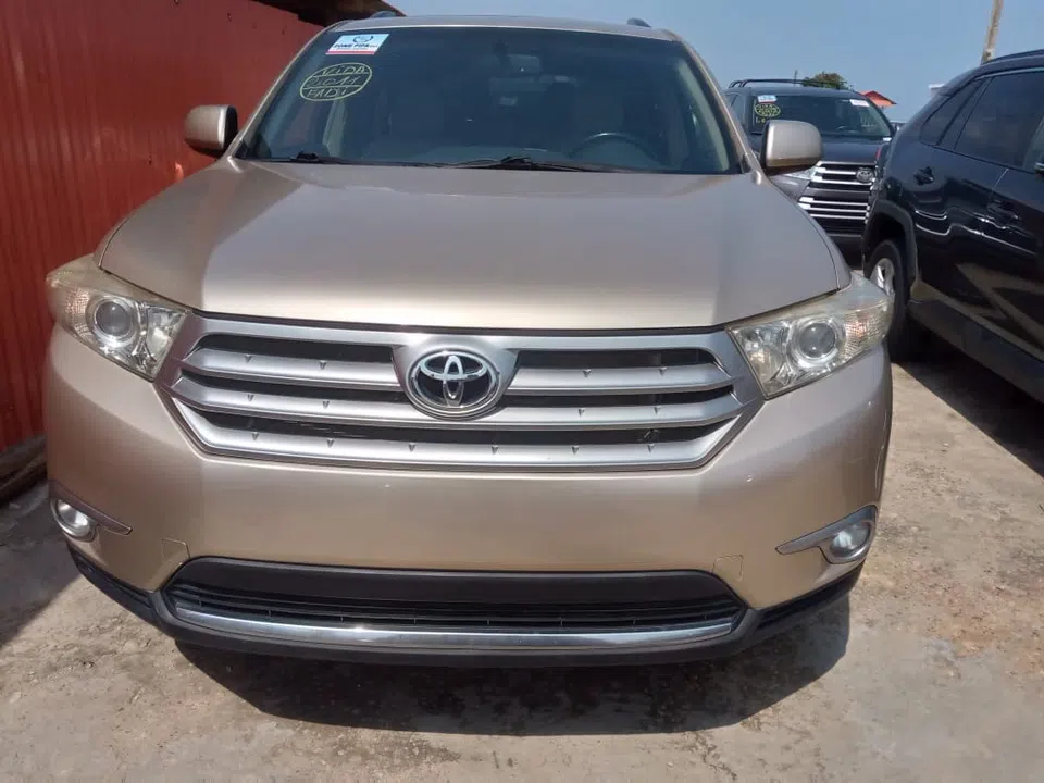 2011 Toyota Highlander — photo 2