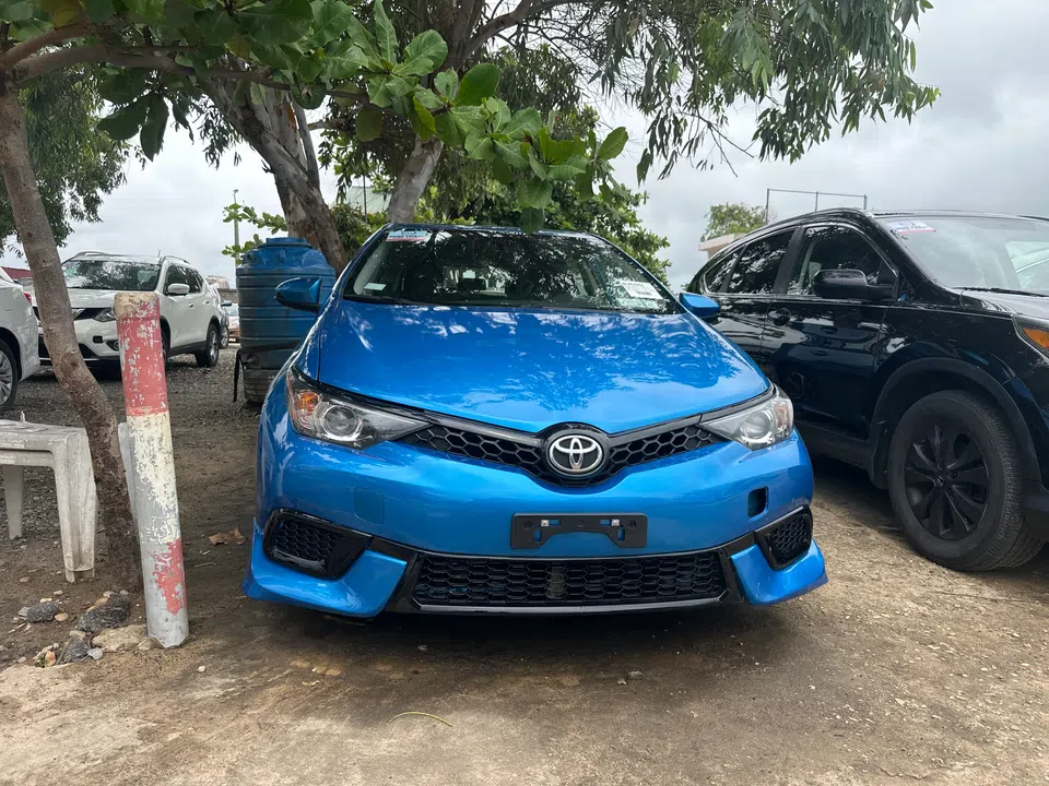 2018 Toyota Corolla Im — photo 2