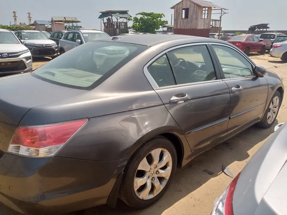 2009 Honda Accord — photo 2